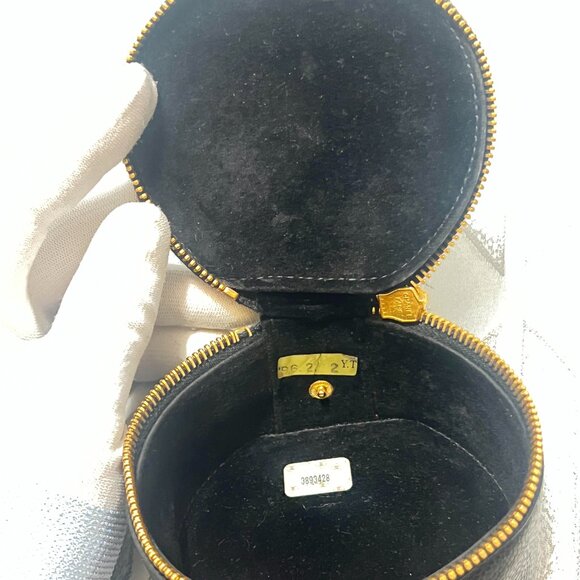 $1695 Authentic CHANEL Made in ITALY CC Logo Caviar Skin Black Jewelry Case - Picture 3 of 12